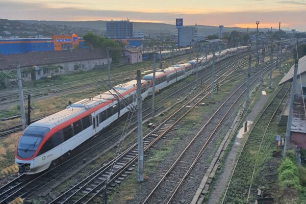 Planul lui Boc prinde viață. Primele trenuri care vor circula pe ruta metropolitană au ajuns la Cluj