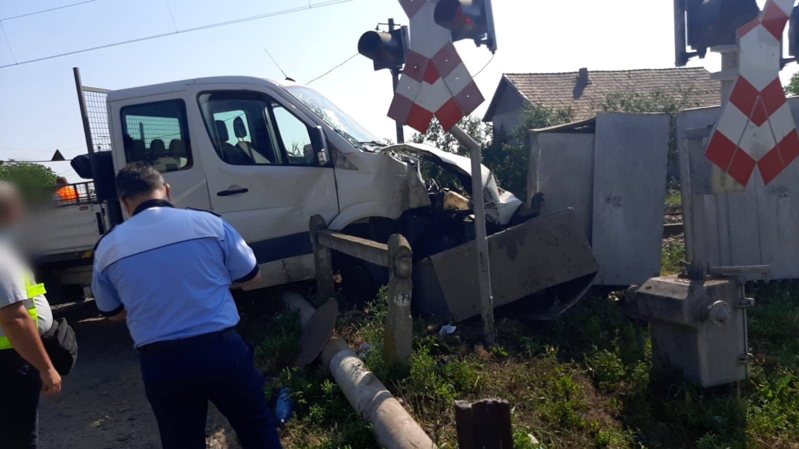 O dubiță de marfă a fost lovită de tren la Apahida! Un tren de marfă blocat în linie curentă