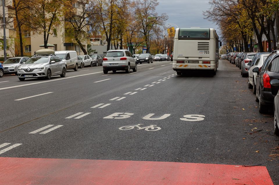 Boc se joacă cu nervii și răbdarea taximetriștilor. Abia în august se va afla dacă taxiurile vor putea circula pe benzile de transport în comun