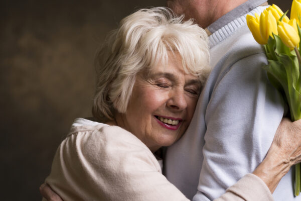 STUDIU: 50% dintre români s-au declarat mulţumiţi de relaţiile cu persoanele apropiate