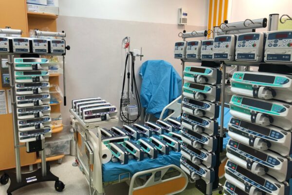 Spitalele clujene sprijinite în continuare cu echipamente moderne pentru lupta împotriva COVID