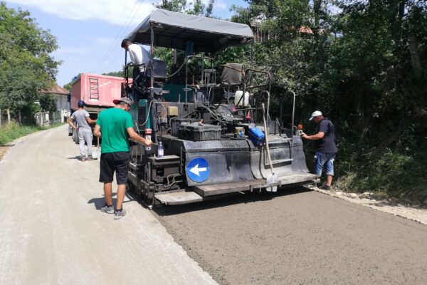 Au început lucrări de aștere a stratului de balast stabilizat pe drumul județean 103V Vlaha – Vălișoara