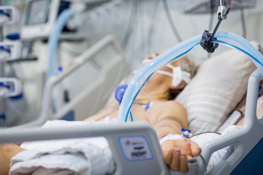 Drama unui tânăr ajuns în stare gravă la ATI. Nu credea în COVID și nu era vaccinat: „Am crezut că o să mor în fiecare zi”