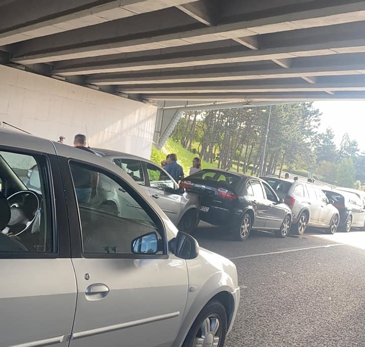 Accident în lanț pe Calea Florești. Carambol între mai multe mașini