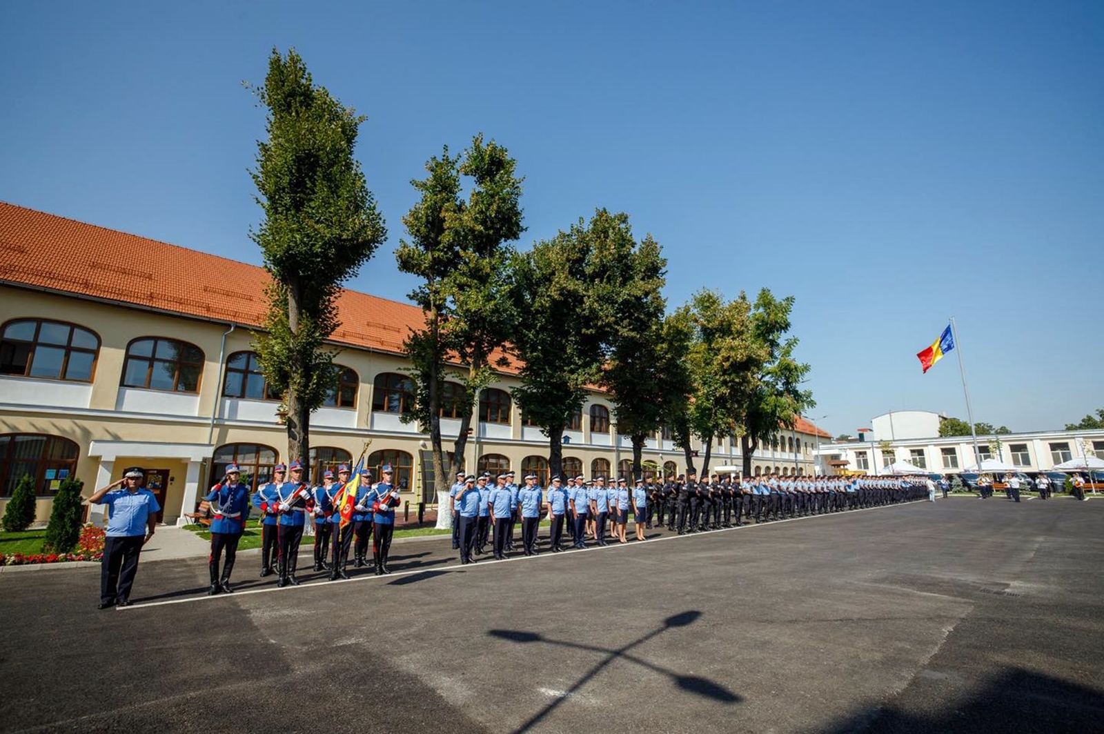 Cazarma jandarmilor din Cluj inaugurata de ministrul Bode este plina de igrasie. Cât au costat lucrările