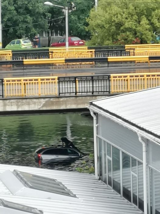 COD ROȘU pentru Cluj Napoca. Ploile de vară au inundat Clujul în câteva minute
