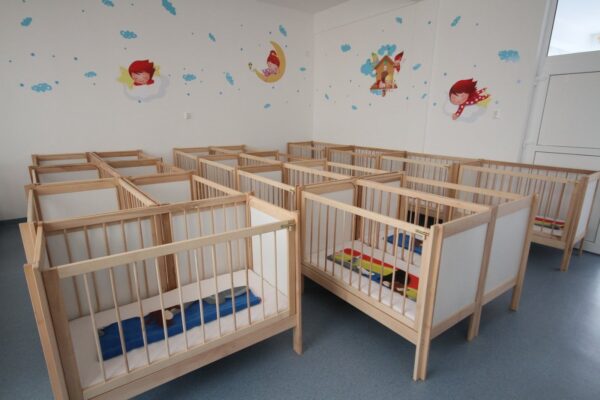Peste 500 de noi locuri disponibile în creșele clujene, începând din toamnă