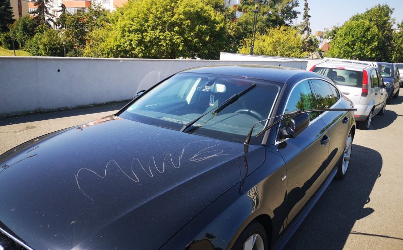 Mașini vandalizate și zgâriate de un necunoscut în Mărăști – FOTO