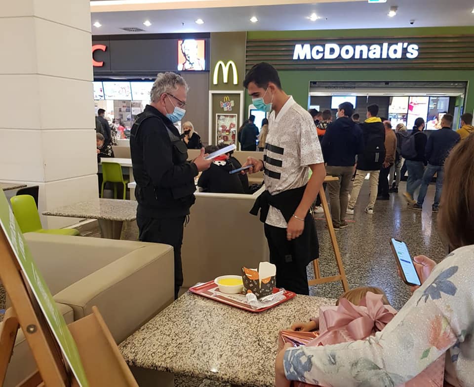 Accesul în food-court Iulius Mall, doar pe baza certificatului COVID sau a unui test negativ! Primii clienți, verificați!
