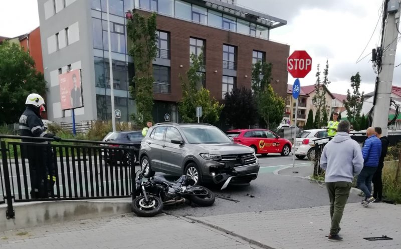 ACCIDENT în Bună Ziua între o mașină și un motociclist