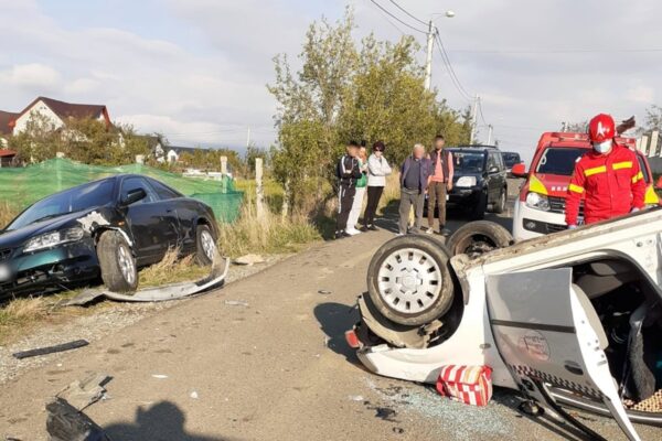 Accident grav la Ciucea. Circulația pe DN1 este blocată. Sunt implicate trei mașini