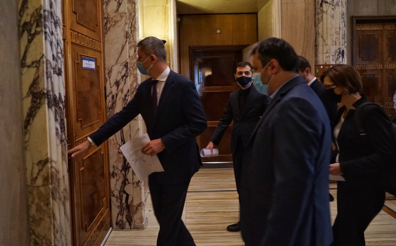 Miniștrii USR-PLUS și-au depus demisiile la Guvern