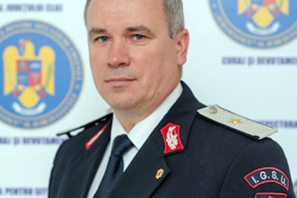 Șeful ISU Cluj se distrează pe rupte la Munchen. În tot acest timp, la Cluj situația este critică și paramedicii nu mai pot de epuizare