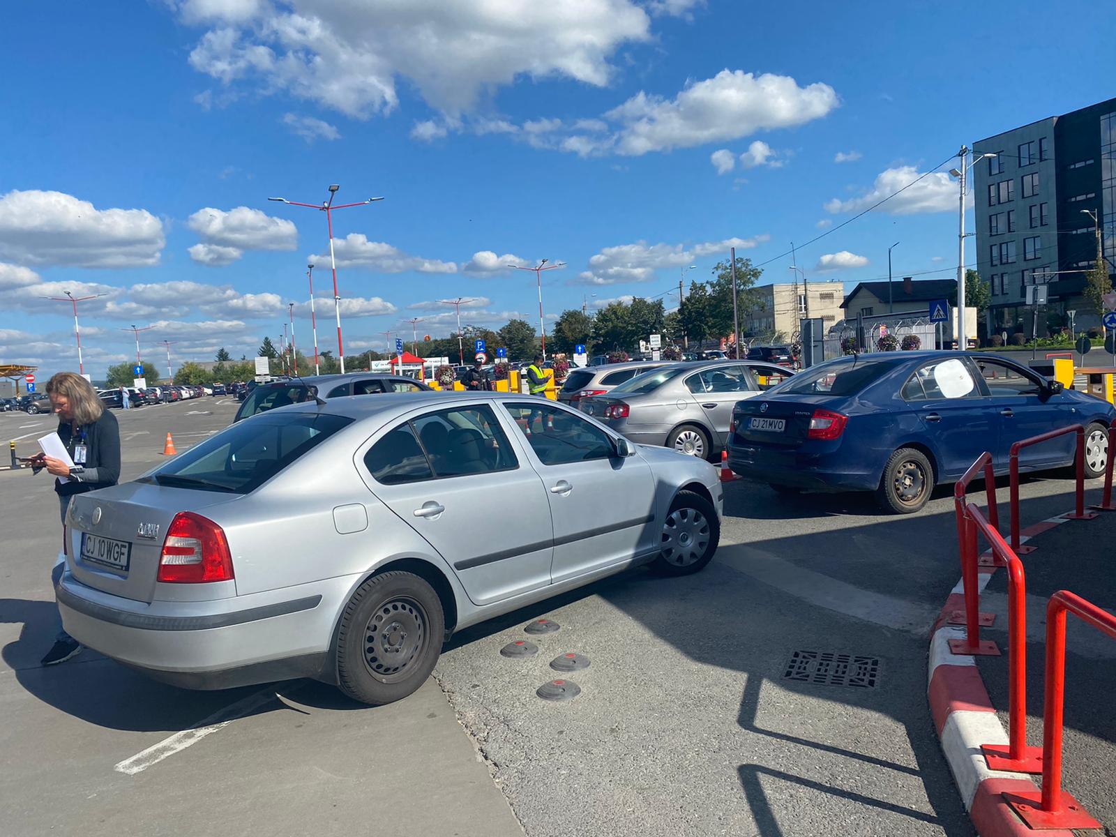 Scandal în parcarea de la Aeroportul Cluj Napoca! A fost chemată Poliția! Afacerea de muls a liberalilor clujeni merge liniștită înainte