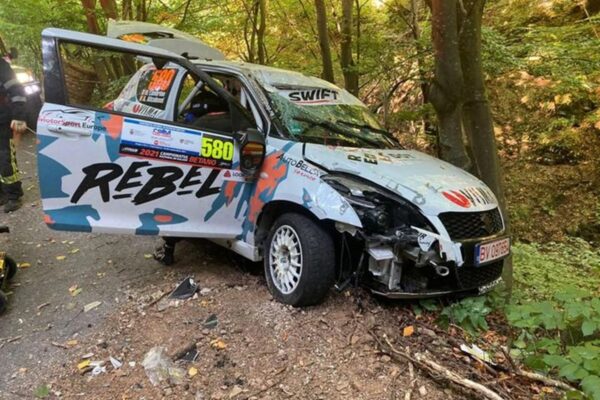 Accident grav la Raliul Clujului! Două victime încarcerate