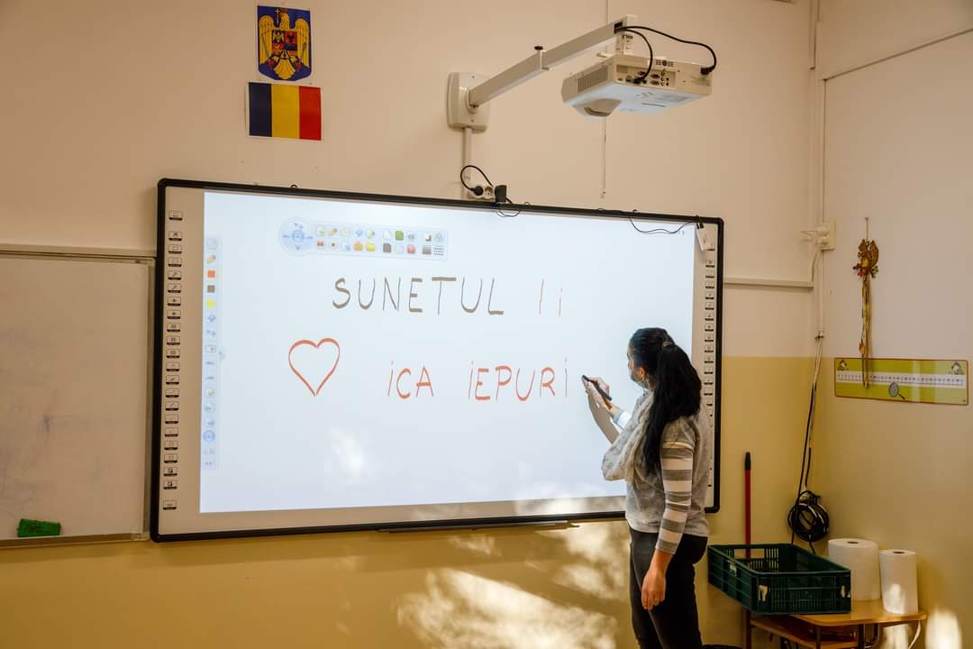 Table interactive în 29 de clase de la Școala Gimnazială „Octavian Goga” din Cluj