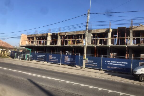 Cameramanul lui Boc are probleme cu blocul ilegal din Apahida. Au fost ridicate documente. Doar procurorii DNA mai pot elucida misterul