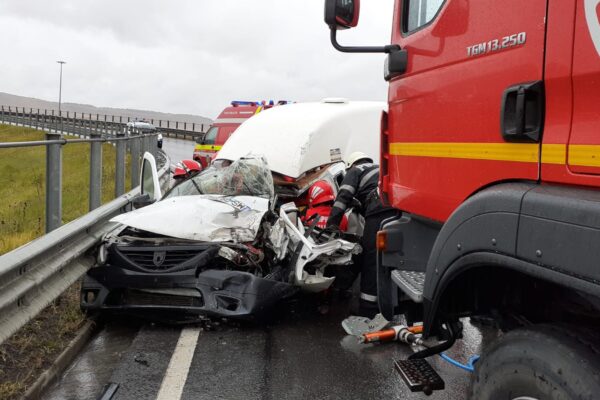 Traficul de pe Autostrada Transilvania spre Cluj Napoca este blocat. Salvatorii intervin chiar în aceste moment