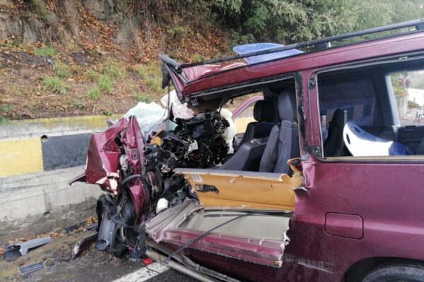 Accident grav la Negreni, pe DN1. Doi bărbați au fost încarcerați