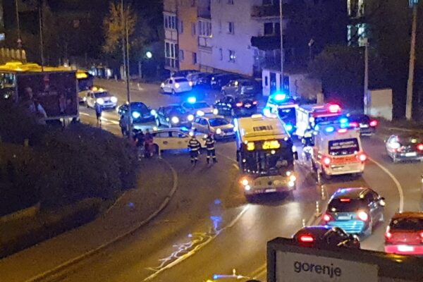 Două autoturisme au fost implicate într-un accident pe Calea Turzii