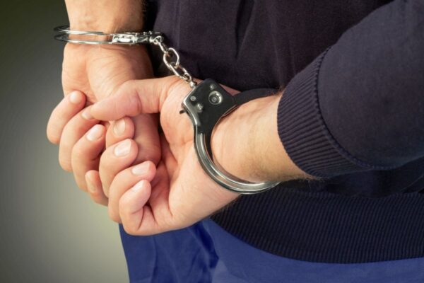 Doi infractori din Cluj au fost arestați pentru furt calificat și tâlhărie. Unul avea 18 ani