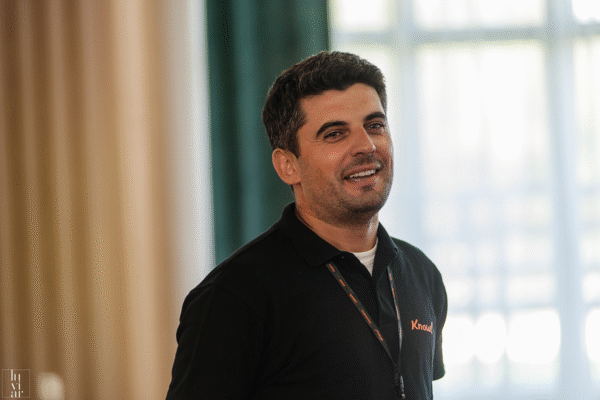 Un actor clujean „șterge pe jos” cu președintele Iohannis: „Un bolovan total dezinteresat și dezumanizat”