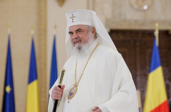 Patriarhul Daniel îi îndeamnă pe români să respecte „cu strictețe” sfaturile medicilor și măsurile decise de autorități