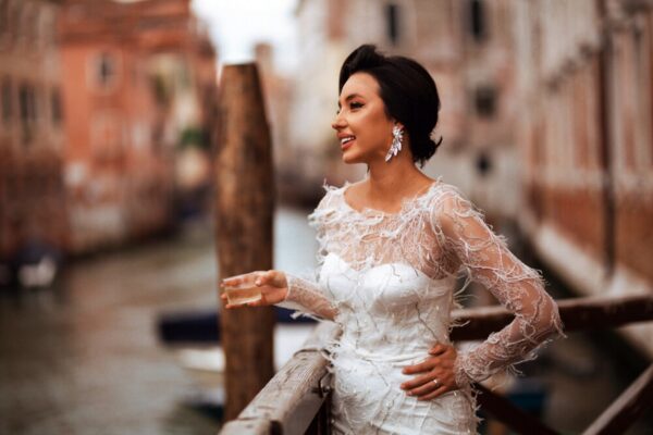 Noua regina a blogging-ului clujean s-a măritat la Veneția într-un lux exorbitant. Rareș Bogdan a fost prezent la nunta