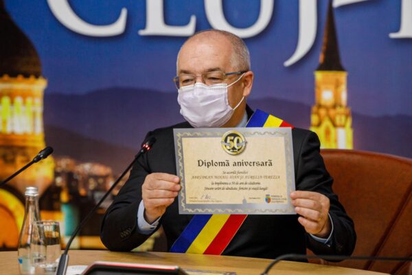 Când și-a susținut Emil Boc doctoratul mult discutat. Teza de doctorat nu o mai găsește nimeni dar ea a fost susținută în 2000