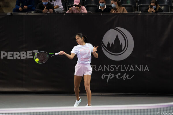Sute de clujeni au venit să o vadă pe Emma Răducanu în antrenament la Transylvania Open