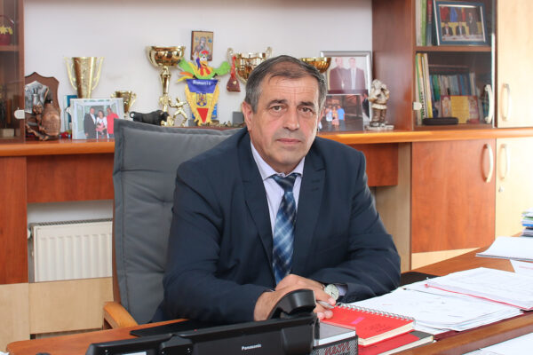 Grigore Fati, primar Apahida: „Cred că vaccinul este unica soluție pentru a ieși cumva din această situație. Era mult mai bine dacă nu se lăsa garda jos pe timpul verii”