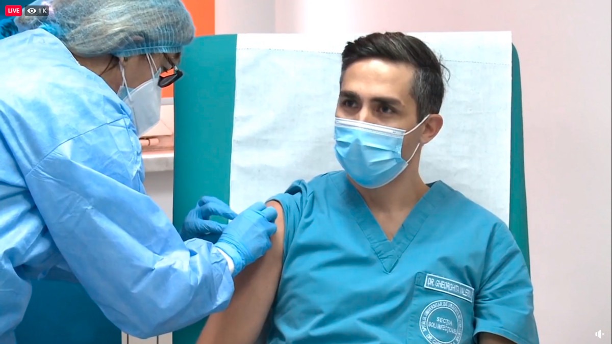 Cum explică Gheorghiță cazul elevei din Cluj vaccinate din greșeală cu Johnson&Johnson