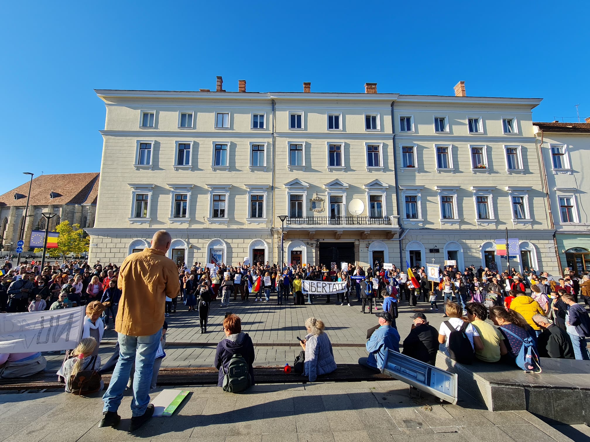 1.000 de clujeni protestează împotriva dictaturii sanitare. Oamenii nu vor să fie OBLIGAȚI să se vaccineze