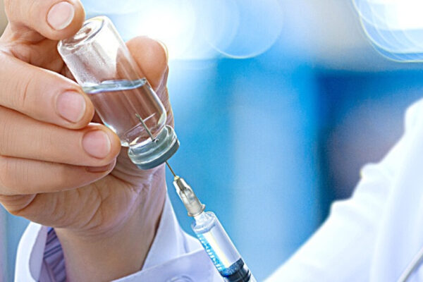 STUDIU: Riscurile de complicații cardiace, mai mari după COVID-19 decât după vaccinurile ARNm