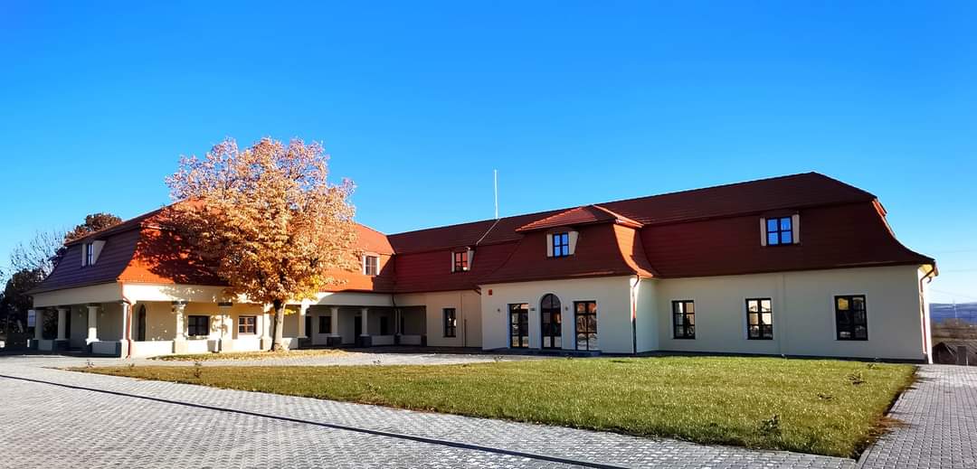 Clădirea fostei primării dintr-o comună clujeană, lăudată de arhitectul șef al județului Cluj