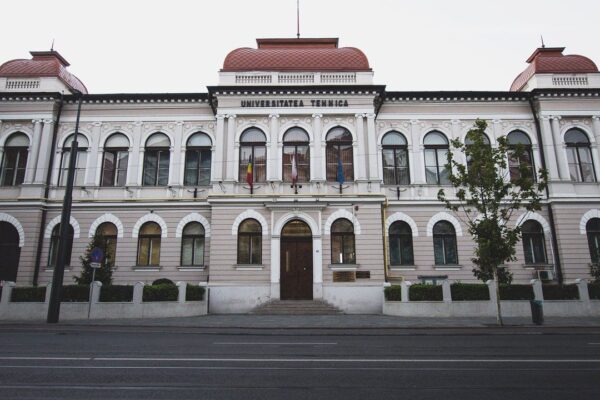 12 clujeni incluși pe lista celor mai mari somități din lume