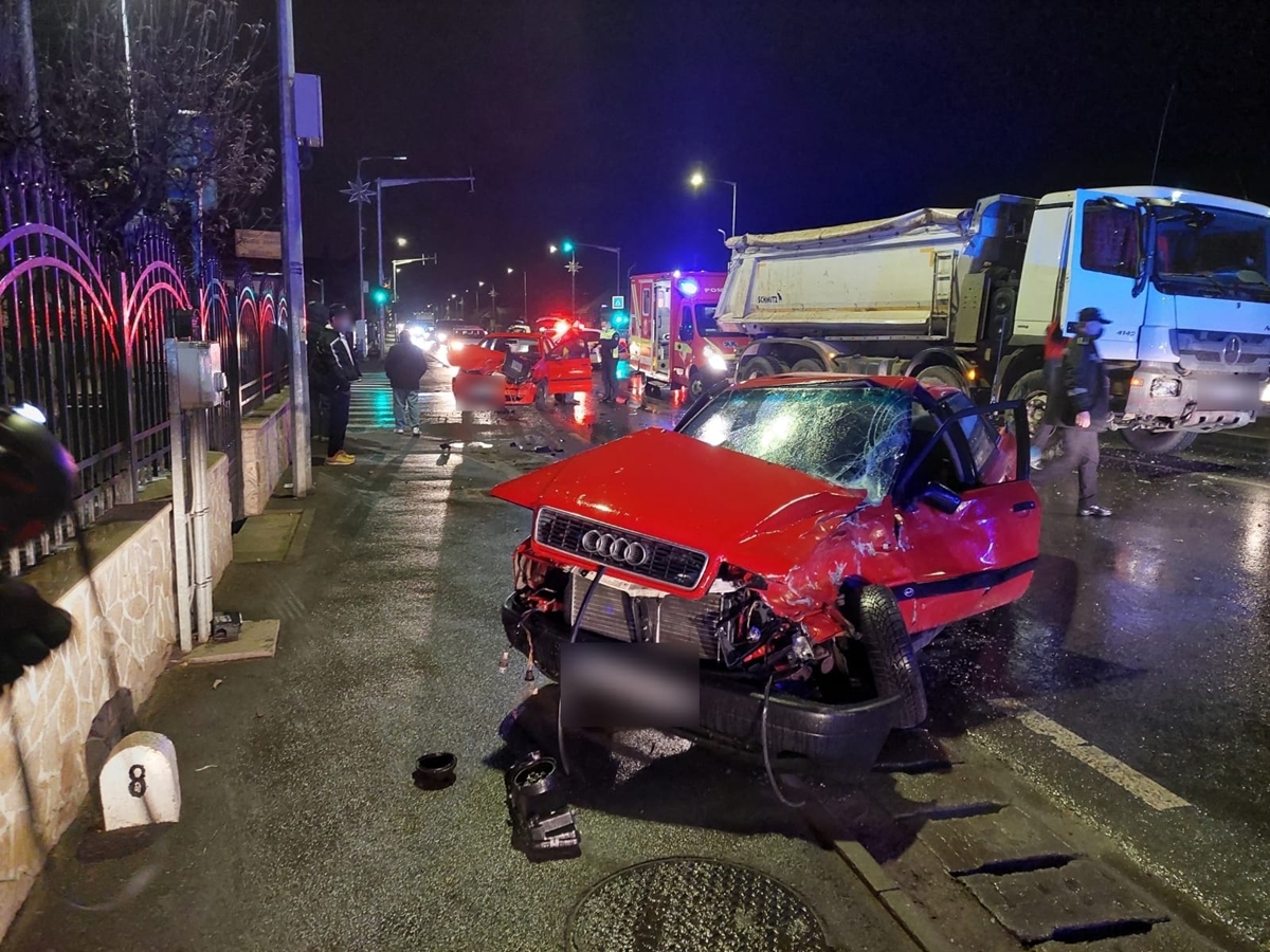 Accident în Florești. O femeie a fost încarcerată în mașina avariată VIDEO