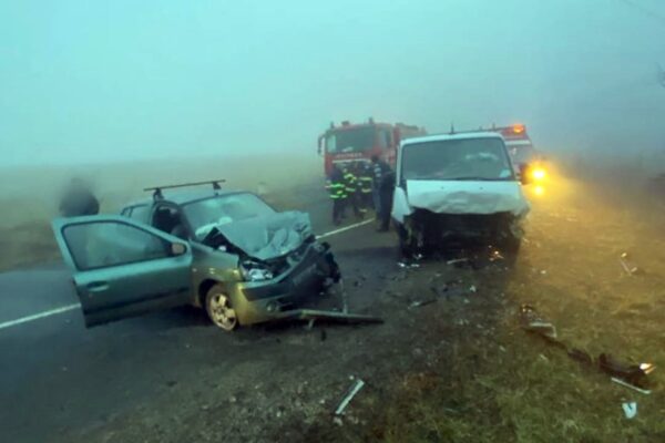 Patru persoane rănite într-un accident de circulație lângă Huedin