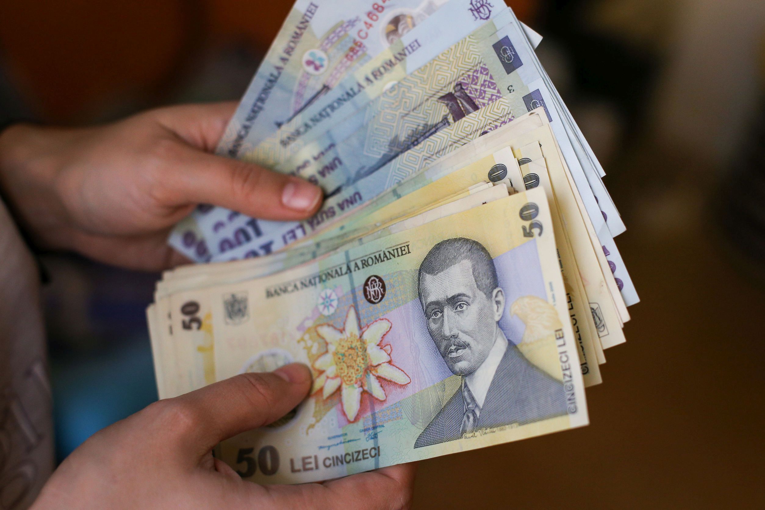 Vin banii de la Guvern pentru fondul de sprijin destinat angajaţilor firmelor afectate de pandemie