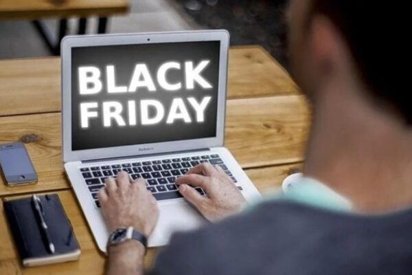 Atenție la Black Friday! Altex își minte clienții cu oferte false. Inspectorii OPC au descoperit lucruri grave