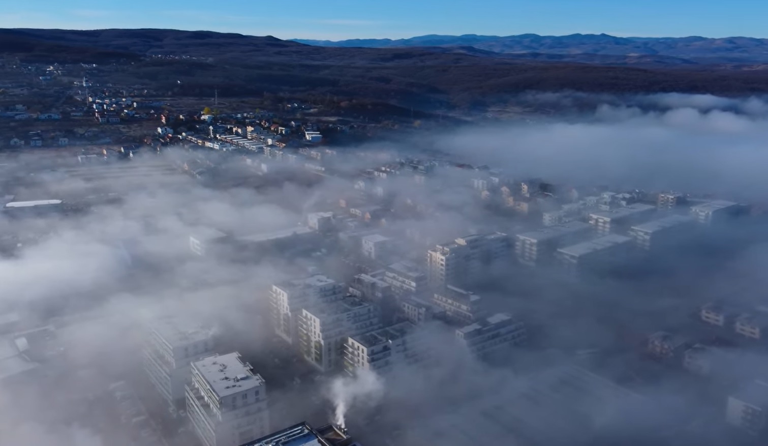 Clujul cufundat în ceață! Imagini impresionante văzute din dronă