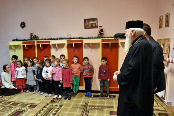 Grădinița Mitropoliei Clujului va rămâne închisă. Procentul de vaccinare este rușinos de mic