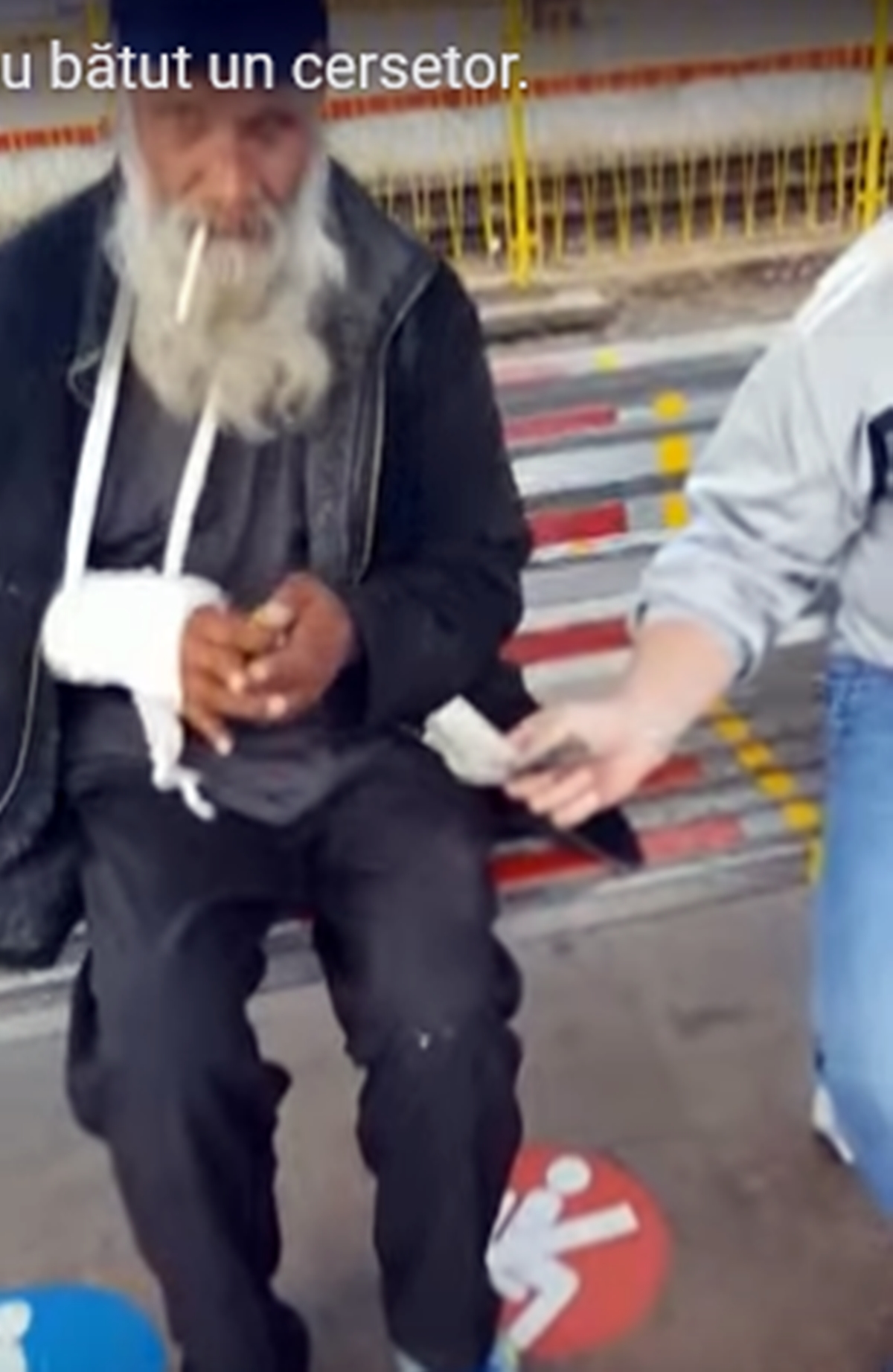 Polițiștii locali reținuți de procurori s-au comportat ca niște bestii. Bătrânul cerșetor: ”Am fost aruncat la marginea unei păduri mai mult mort decât viu”