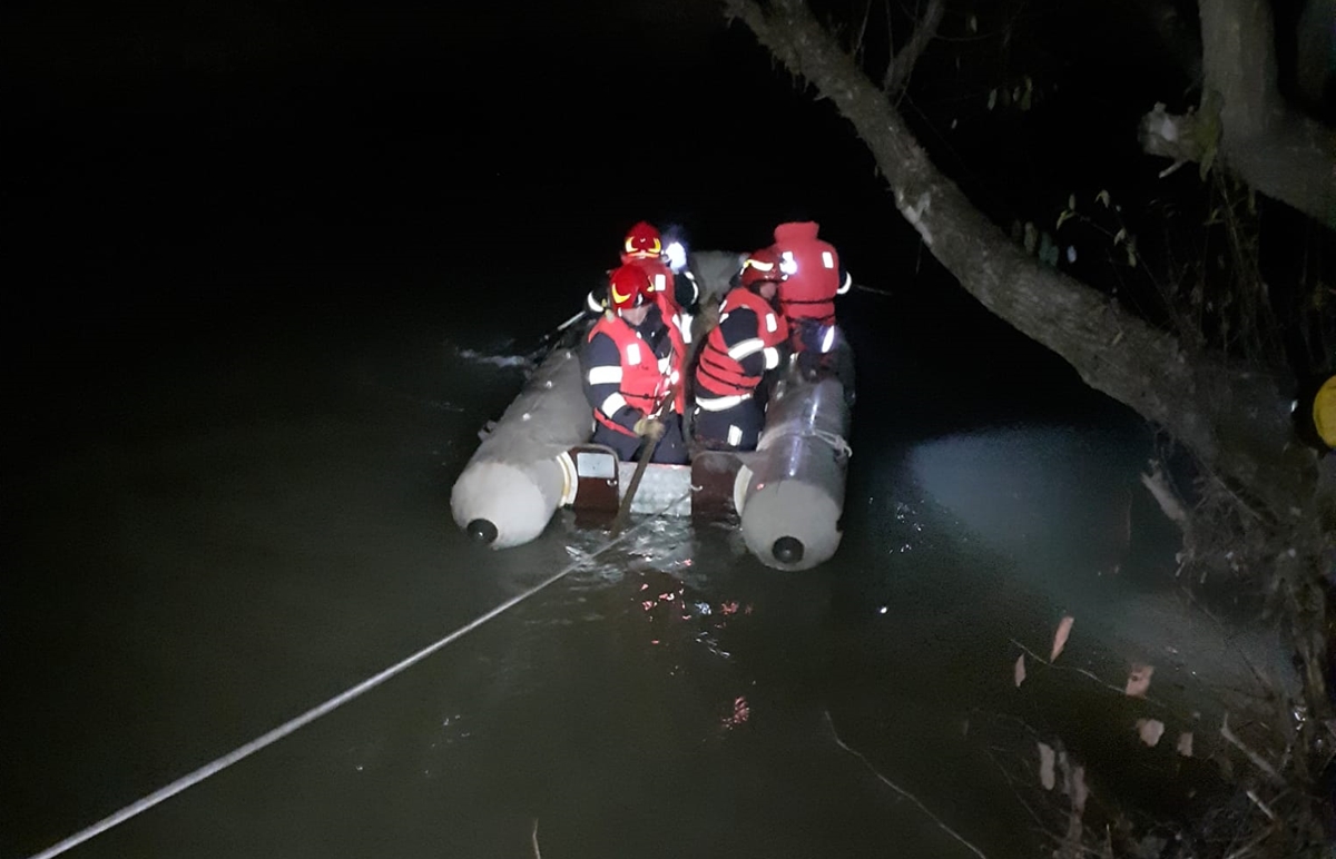 Pompierii din Cluj au găsit în râul Someș cadavrul unui adolescent