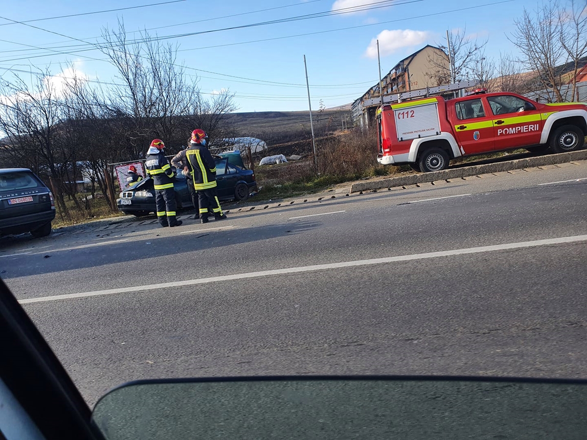 Accident grav la Jucu. Un autoturism a fost suferit o daună totală