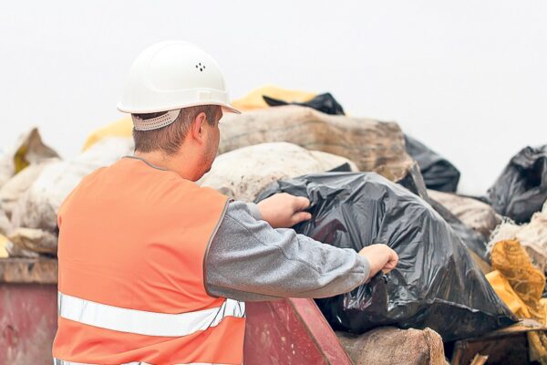România, ţara care-şi alungă campionii. Povestea dramatică a unui sportiv de performanță ajuns să transporte moloz în Anglia