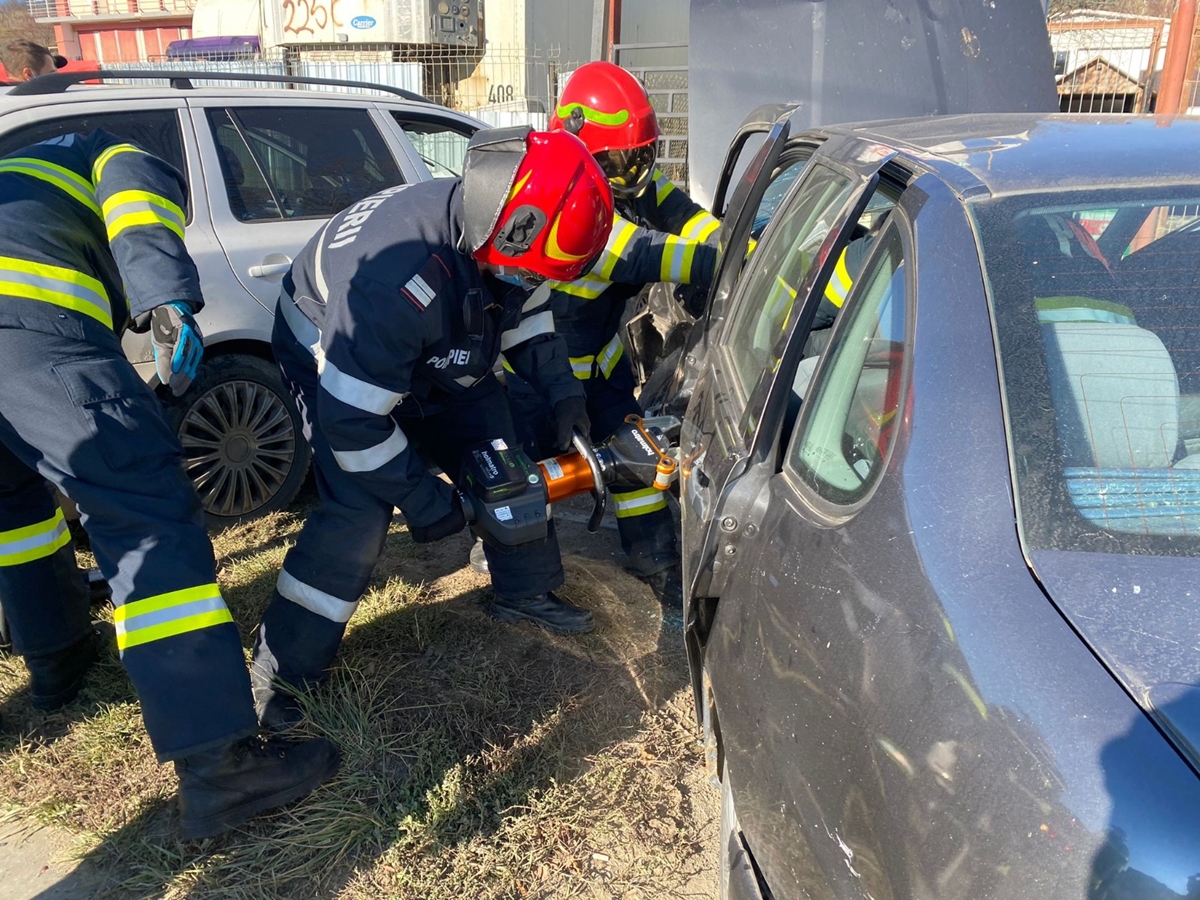Accident grav pe Bulevardul Muncii din Cluj Napoca. Liniile de tramvai îi ”fură” pe șoferi