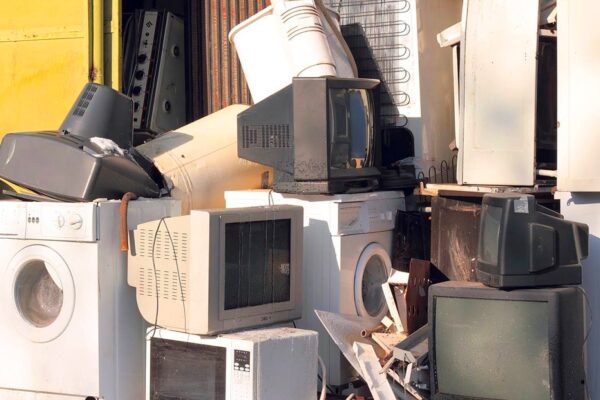 Înscrierile pentru noua sesiune Rabla pentru electrocasnice au început. Se dau vouchere pentru telefoane și laptopuri