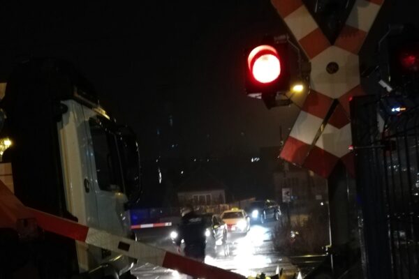 ”Dorel” a forțat bariera de la Tăietura Turcului. Circulația trenurilor pe un sens este blocată