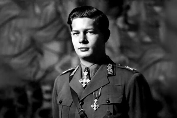 Iubirea secretă a Regelui Mihai consemnată de jurnalele fostului Rege Carol al ll-lea. Era îndrăgostit nebunește